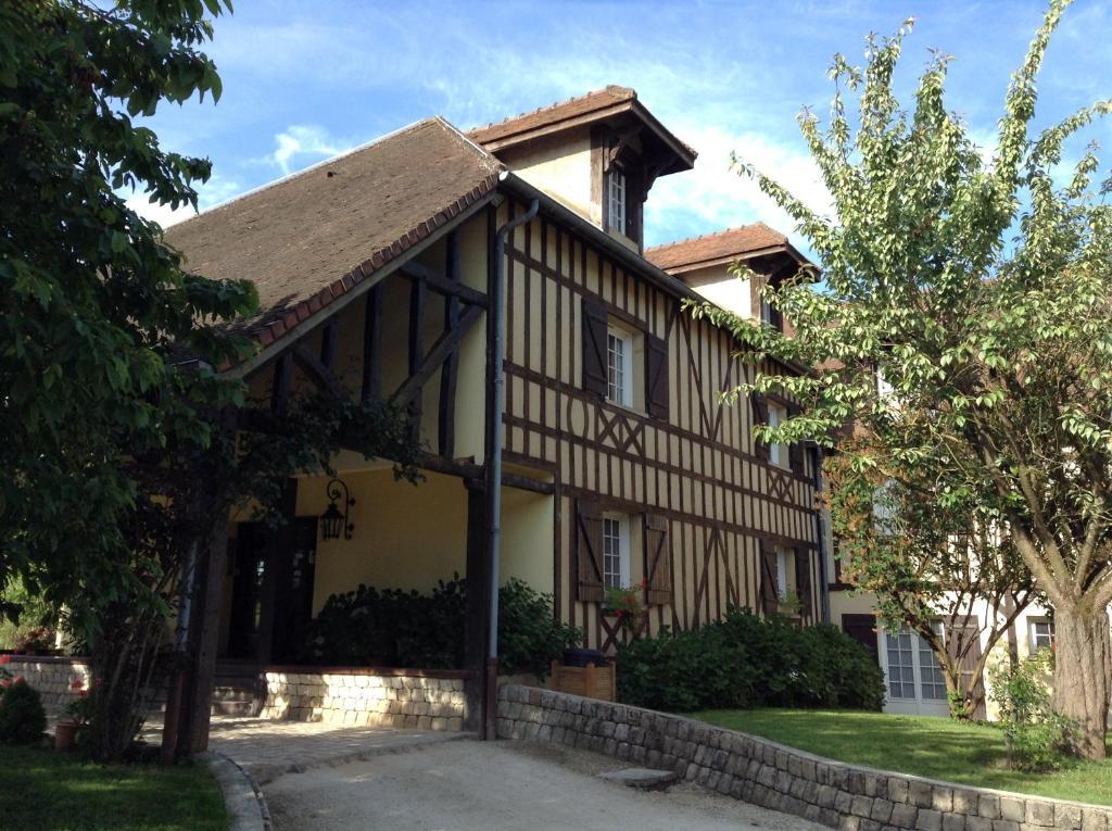 Logis Hotel Relais Paris Bale - Restaurant La Mangeoire Montieramey Εξωτερικό φωτογραφία