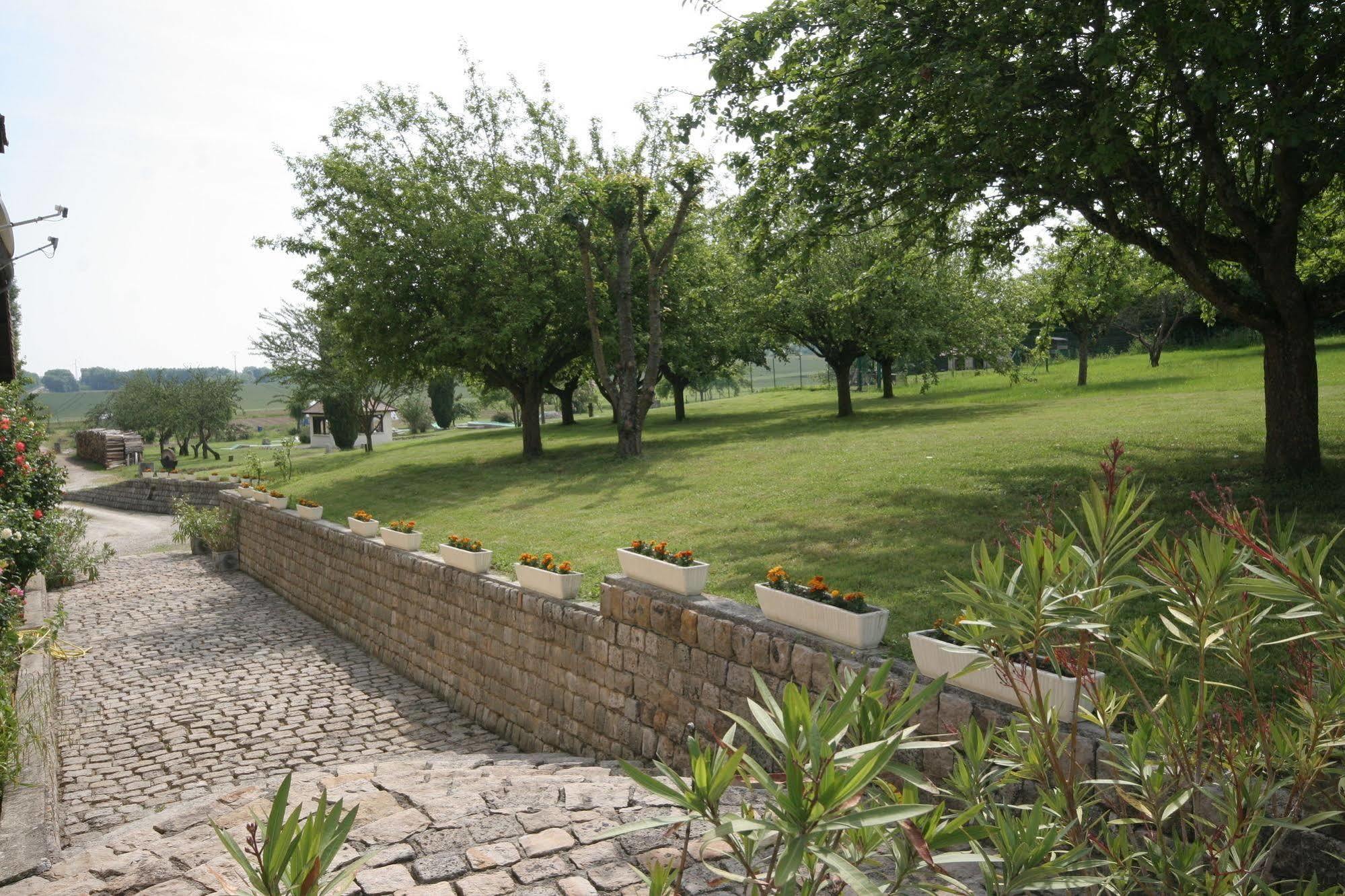 Logis Hotel Relais Paris Bale - Restaurant La Mangeoire Montieramey Εξωτερικό φωτογραφία